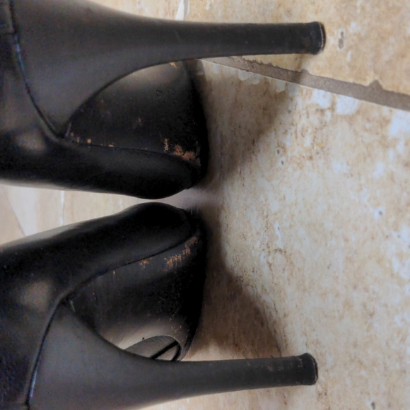 Gucci Black Leather Chain Link Ankle Booties - Picture 5 of 5